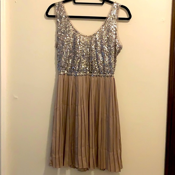 Bb Dakota sequin & pleat dress - Picture 2 of 2